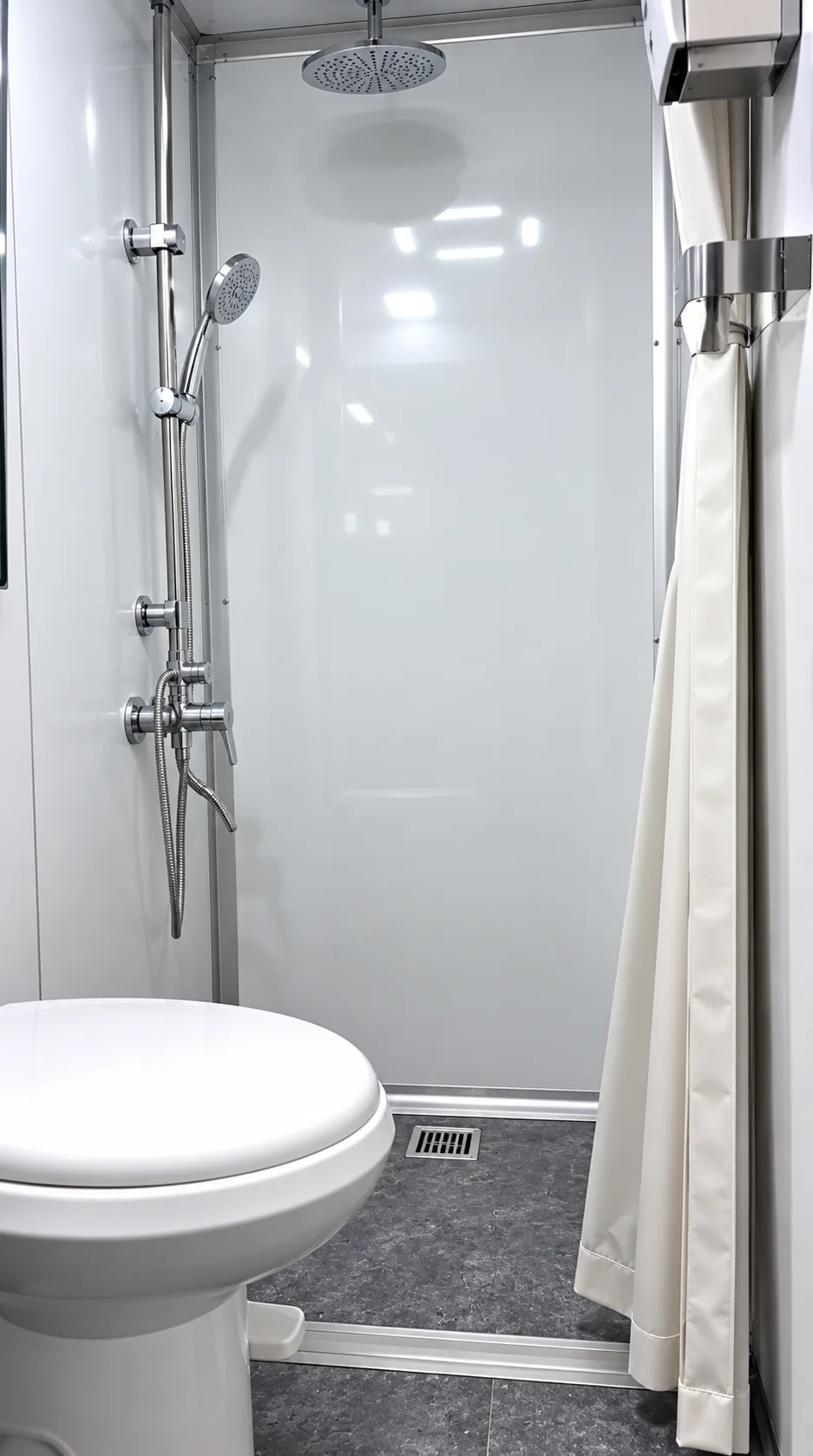 22 ft six-stall shower and restroom combination trailer interior view 1